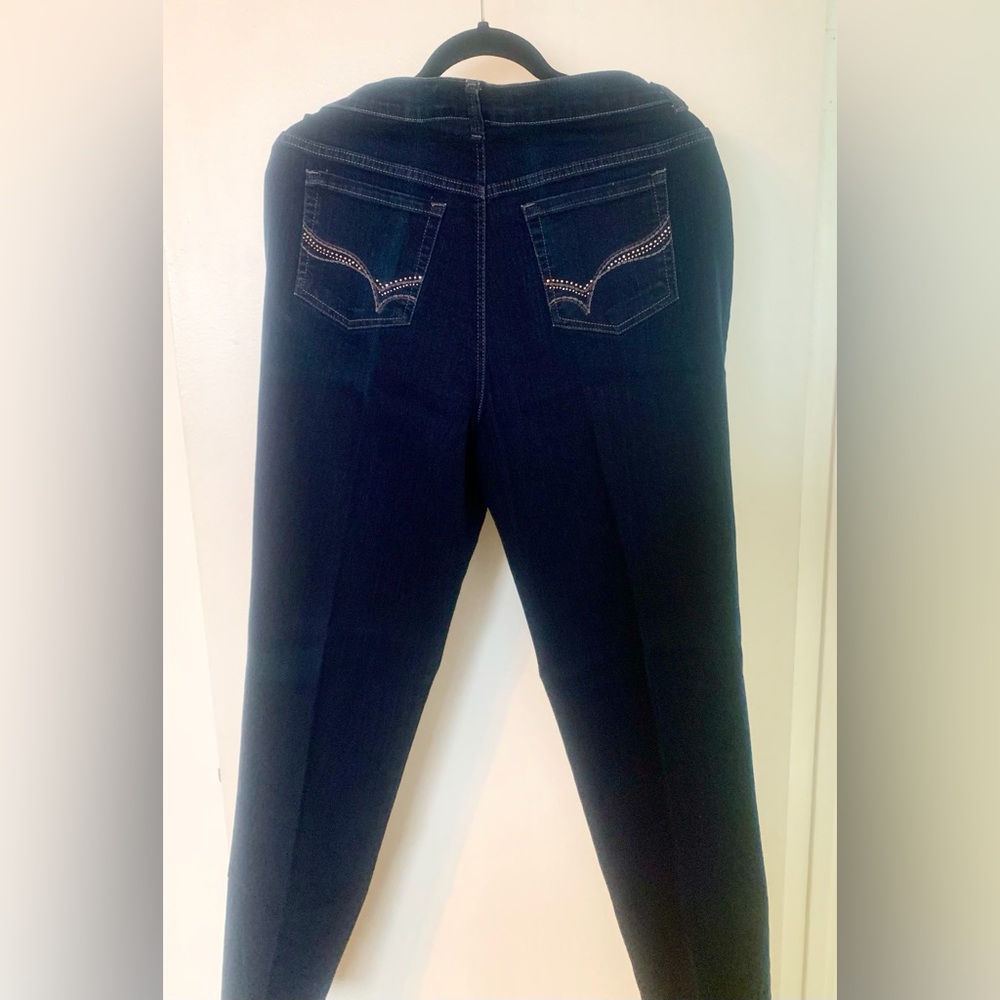 Gloria Vanderbilt “Amanda” blue jeans Size 14